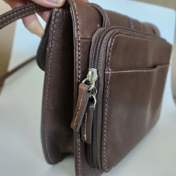 🚫SOLD🚫Vintage Fossil Dark Brown Leather Small Crossbody Organizer - Picture 7 of 12